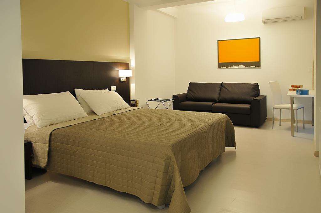 Le Stanze Sul Corso Bed and Breakfast Πεσκάρα Δωμάτιο φωτογραφία