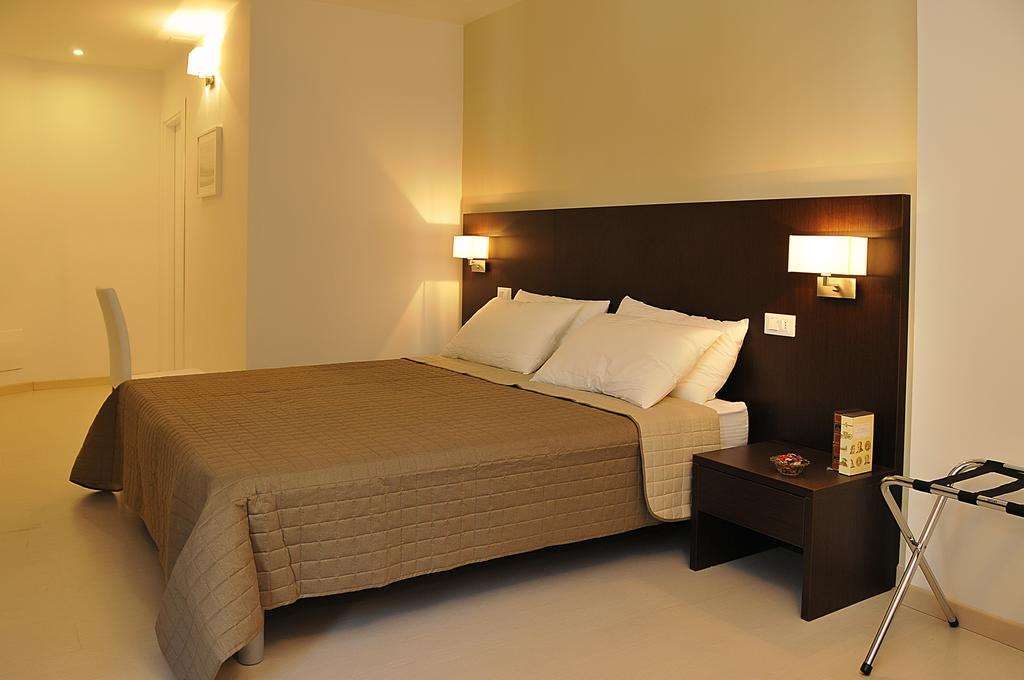 Le Stanze Sul Corso Bed and Breakfast Πεσκάρα Δωμάτιο φωτογραφία
